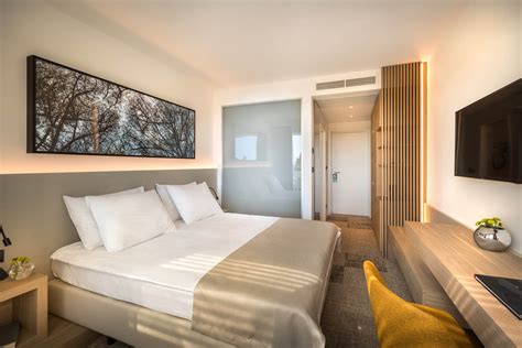 double room for single use.
